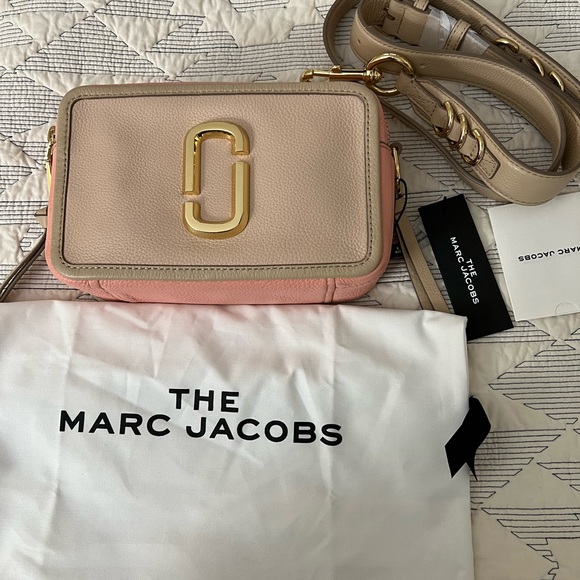 Marc Jacobs The Softshot 21 in Apricot Beige - Picture 2 of 16